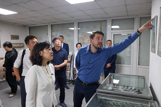 КРСУ и Ланьчжоуский университет обсудили совместные проекты в сфере ИИ, медицины и академической мобильности