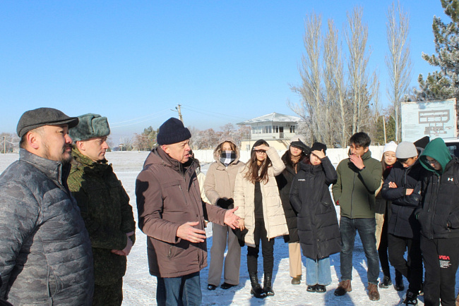 Студенты КРСУ посетили российскую авиабазу в Канте