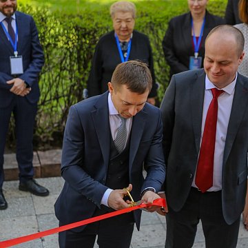 КРСУда кошумча кесиптик билим берүүнүн эл аралык институту ачылды. Видео