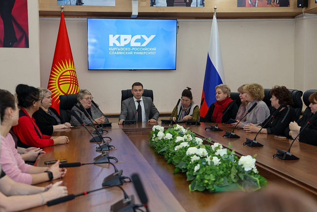 Ректор КРСУ поздравил с наступающим Международным женским днем 