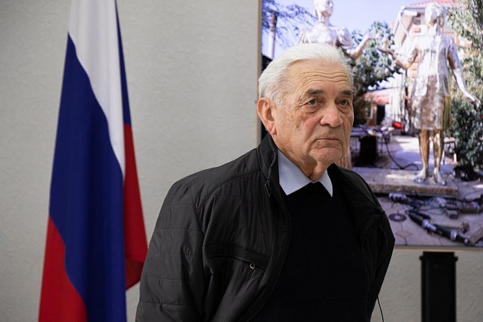 A monument to teachers from Russia and Kyrgyzstan will appear at the main building of KRSU