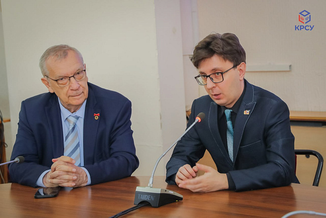 Участники проекта "Дипломаты будущего" посетили КРСУ