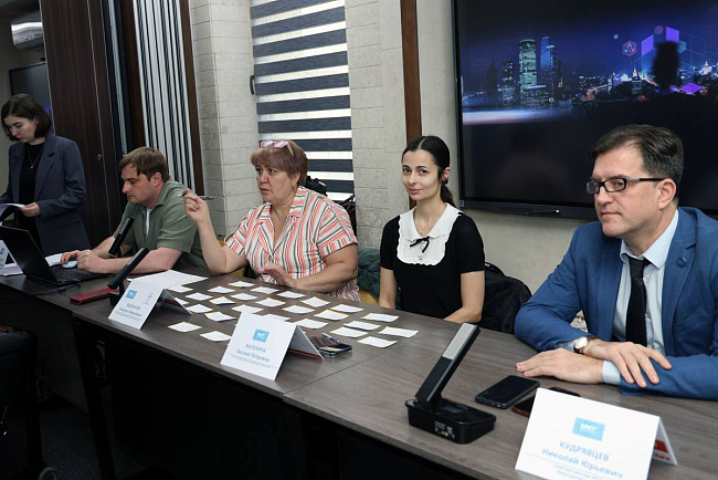 В КРСУ состоялся первый этап интеллектуального турнира «Что? Где? Когда?»