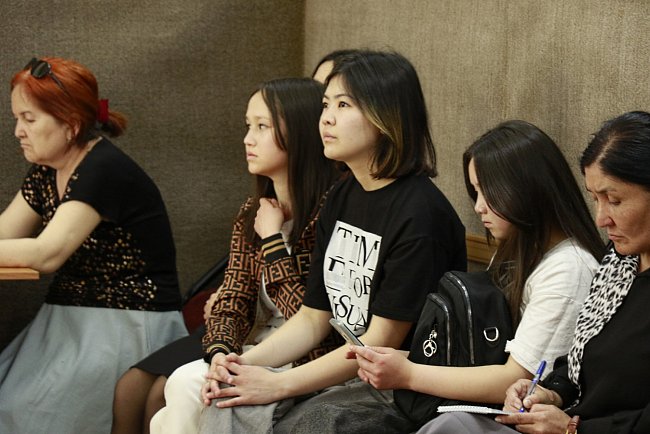 KRSU discussed the functioning of the Russian language in the bilingual space of Kyrgyzstan and Central Asia