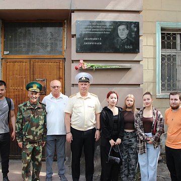 Laying flowers at the memorial plaques of Jamankul Dzhenchuraev and Boris Vasiliev
