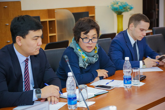 В КРСУ состоялось рабочее совещание с участием представителей аппарата Президента КР и руководства университета