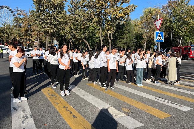 KRSU students took part in a flash mob on Old Square as part of Disaster Risk Reduction Day