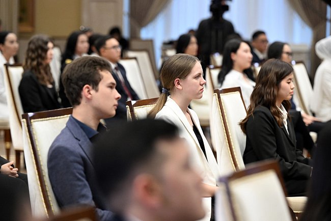 6 KRSU students received a presidential scholarship