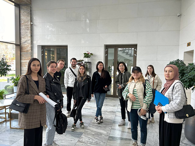 Студенты группы УМ-1-20  вместе с преподавателем Кочербаевой Айнурой Анатольевной в целях воспитательной работы кафедры 18 октября 2023 года посетили маркетинговую компанию "М-Вектор" 
