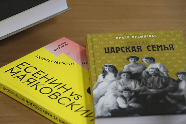 Библиотека ИРЯ КРСУ пополнилась более чем 300 книгами