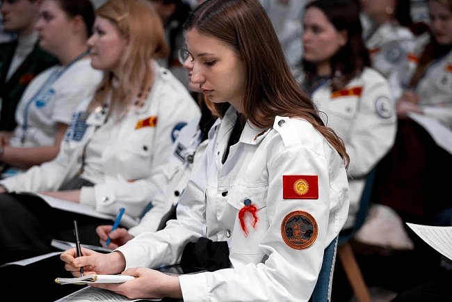 КРСУнун студенти Самарада өткөн эл аралык медициналык форумга катышты