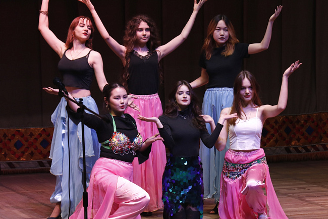 В КРСУ «отгремел» большой предновогодний концерт (фотогалерея)