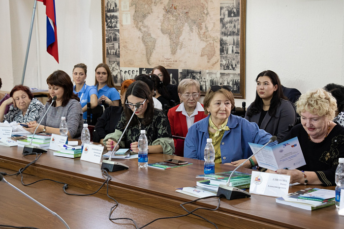 The KRSU discussed the problems and prospects of the Russian language in the CIS