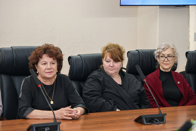 Ректор КРСУ поздравил с наступающим Международным женским днем 