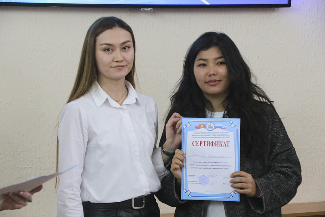 Студенты КРСУ обсудили актуальные проблемы современного мира в рамках межфакультетской конференции