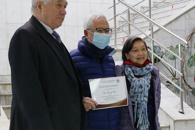 Открывая окно в русский мир