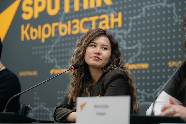 КРСУнун студенттери SputnikPro компаниясынын социалдык тармактарда иштөө боюнча мастер-классына катышты