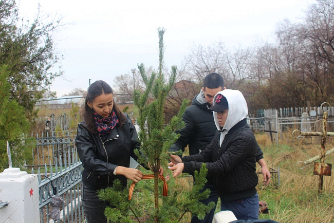 Юристы КРСУ посадили деревья в «Саду Памяти»