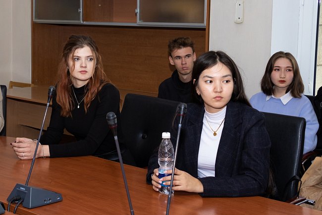 Advisor to the rector of KRSU Petr Bychkov met with the leaders of student government
