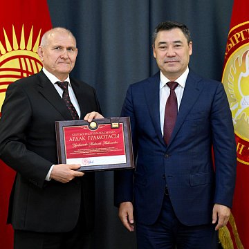 Садыр Жапаров Орусиянын Кыргыз Республикасындагы элчисин дипломатиялык миссиясынын аяктагандыгына байланыштуу кабыл алды