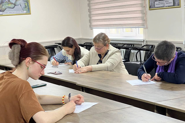 Тотальный диктант — 2025 на гуманитарном факультете КРСУ