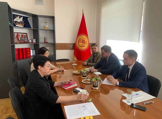 Chairman of the Committee on Social Policy Vinera Raimbachaeva met with the acting Rector of KRSU Denis Fomin-Nilov