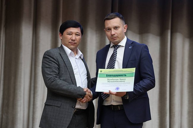 Окумуштуулар кеңешинин алкагында университеттин кызматкерлерин жана студенттерин сыйлоо аземи