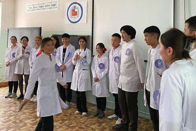 Жизнь коротка, а латинский язык – вечен!