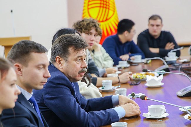 Warm meeting with the Russian Ambassador: student activists KRSU were inspired by the example of Sergei Vakunov