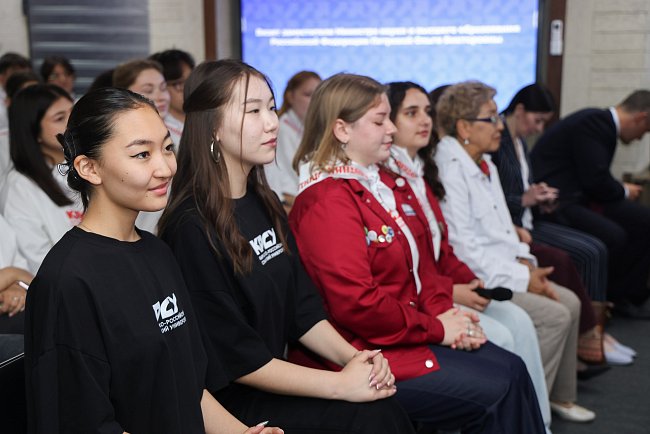 Deputy Minister of Science and Higher Education of the Russian Federation Olga Petrova presented certificates to graduates of the program «I — counselor»
