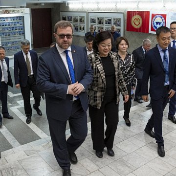 Chinese Ambassador Du Dewen spoke at the opening of the Chinese Language and Culture Center at KRSU