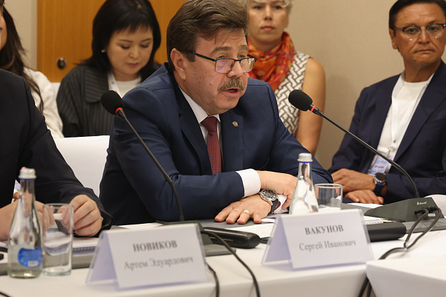 Профессор КРСУ представил предложения по развитию евразийской экономической интеграции на «Примаковских чтениях»