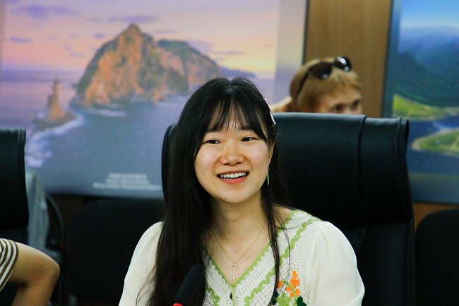 KRSU awarded certificates of completion of Russian language courses to Hong Kong citizens
