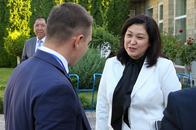КРСУнун ректору Сергей Волков университеттин ректорлорунун III Кыргыз-Өзбек форумунда катышууда