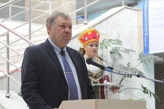 В Бишкеке в Международный день мира традиционно ударили в колокол