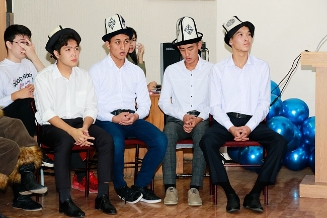 В КРСУ ярко отметили День кыргызского языка