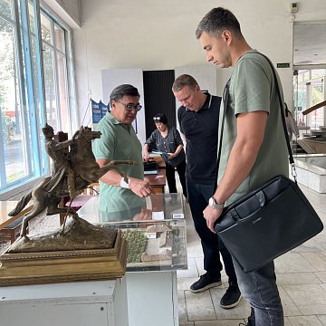 KRSU and M.V. House Museum. Frunze discussed holding a chess tournament and developing cooperation