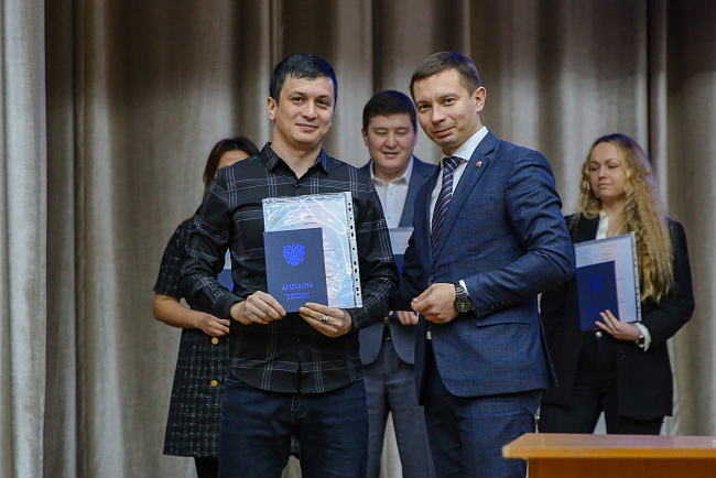 На ученом совете КРСУ наградили лучших студентов и преподавателей за достижения в учебной и научной деятельности