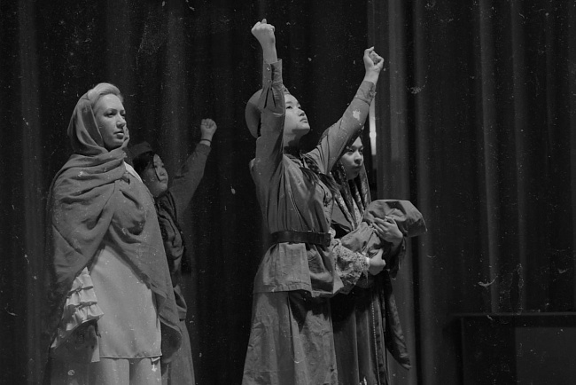 Студенты КРСУ представят спектакль о героизме женщин Кыргызстана на всероссийском конкурсе «Без срока давности»