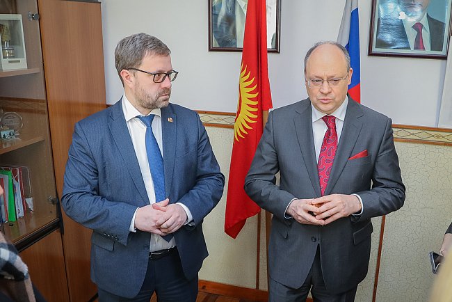 "Judicial diplomacy: KRSU and the EAEU Court enter into a cooperation agreement."