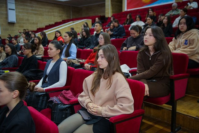 A series of lectures on diplomacy within the framework of the project «Muras» has started at KRSU