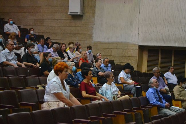 The Academic Council called for a radical restructuring of the work