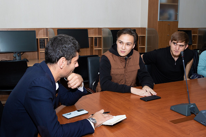 Советник ректора КРСУ Петр Бычков встретился с лидерами студенческого самоуправления