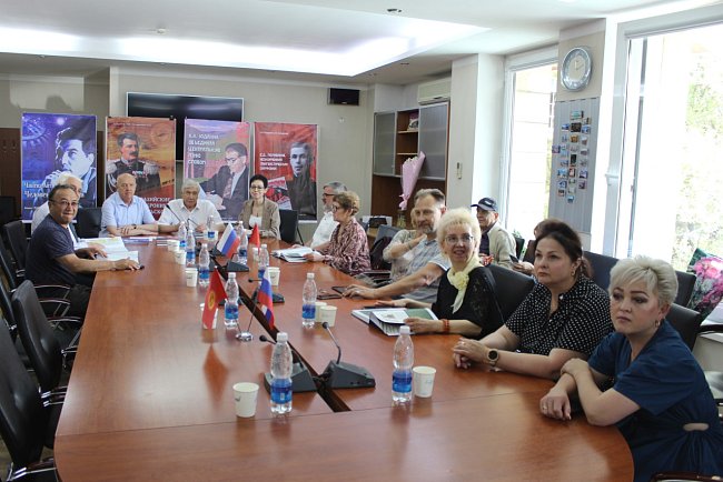 Moving forward: a presentation of the book «Russian language in Kyrgyzstan: milestones of the past» took place at KRSU