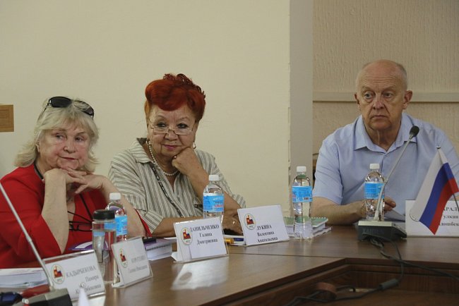 KRSU discussed the functioning of the Russian language in the bilingual space of Kyrgyzstan and Central Asia