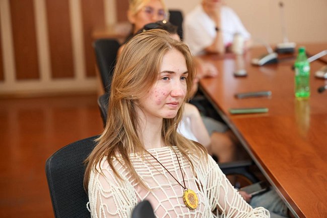 In continuation of the joint educational program with the Russian Society «Knowledge» and the summer social and humanitarian school, a lecture on oratory skills was held for participants in the creative studios KRSU
