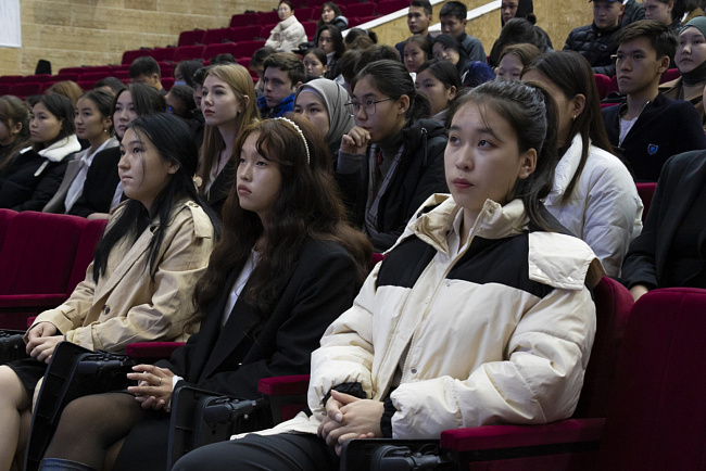 О дипломатии суверенного Кыргызстана: Посол по особым поручениям МИД КР К. Кабаев прочитал лекцию для студентов ФМО