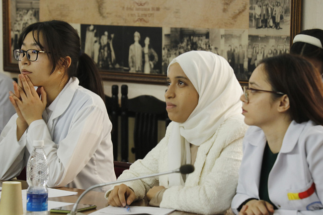 Молодые ученые рассказали о медицинском англоязычном образовании в Кыргызстане