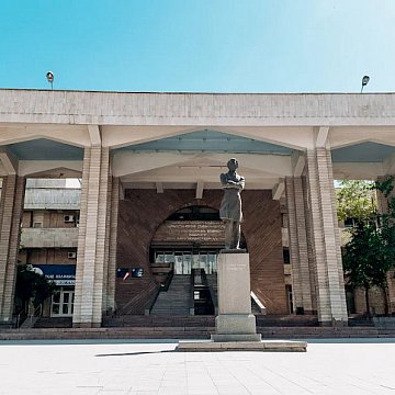 Кыргызстанда орус тили стратегиялык роль ойнойт, деп белгиледи КРСУ