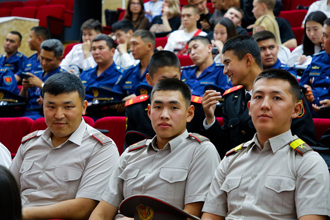 Память о героях небес: В КРСУ открылась выставка, посвящённая подвигу кыргызстанских лётчиков Великой Отечественной войны